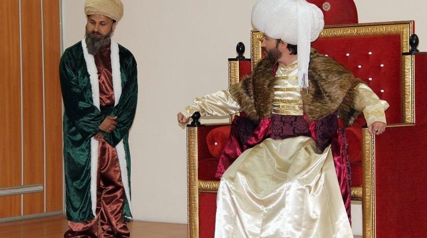 &Ouml;ğretmenler Hayallerini Tiyatro Sahnesinde Ger&ccedil;ekleştiriyor