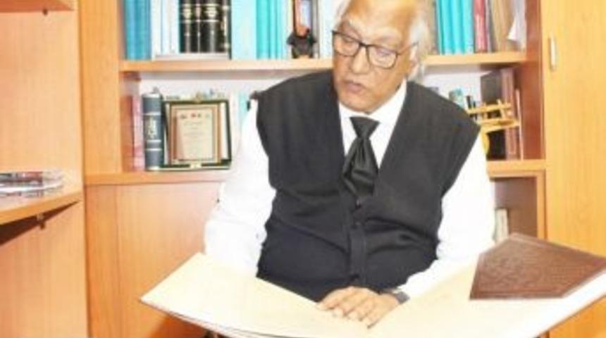 Prof. Dr. Erkan Türkmen’den 4 Dilde “mesnevi" Dersleri