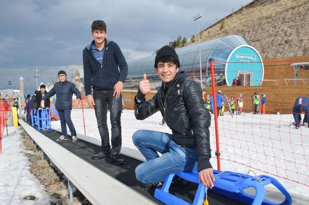 G&ouml;n&uuml;llerince Eğlendiler