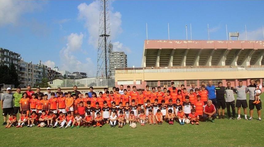 Adanaspor&rsquo;da Bin 100 Sporcu İle Futbol Şenliği