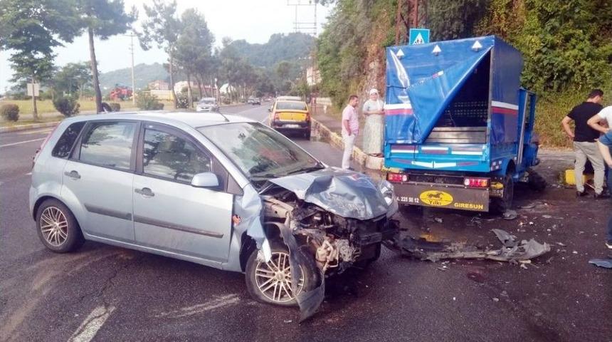 Otomobil İle Patpat Çarpıştı: 9 Yaralı