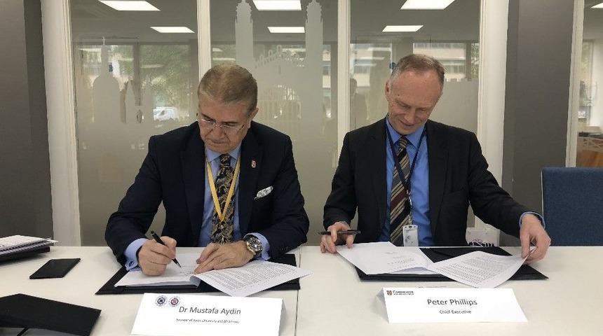 İa&uuml; İle Cambridge &Uuml;niversitesi Press Ortak Projelere İmza Atacak