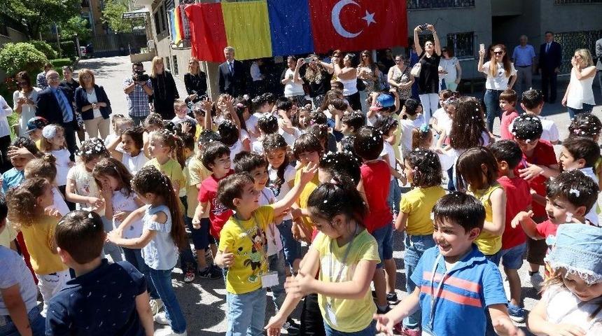 &Ccedil;ankayalı Minikler, Romanya B&uuml;y&uuml;kel&ccedil;isine Konuk Oldu