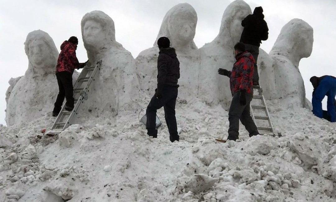 Sarıkamış&rsquo;ta Kardan Heykellerin Yapımı Başladı