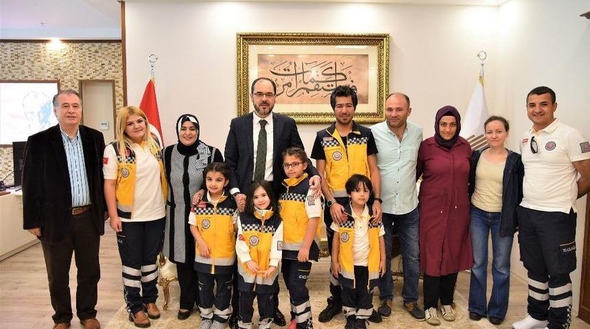 Minik Sağlık&ccedil;ılar Başkan Ayaz&rsquo;ı Ziyaret Etti