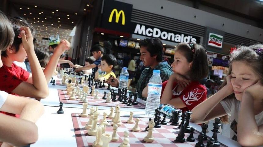 Babalar Ve &Ccedil;ocukları Piazza&rsquo;da Buluştu