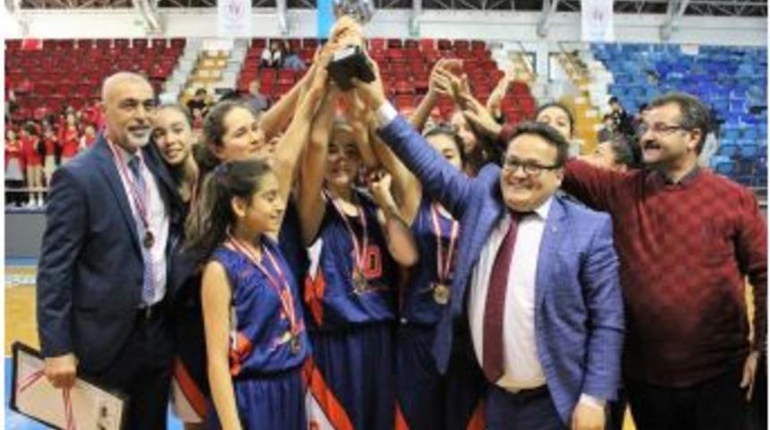 Basketbolda Aliye Pozcu Ortaokulu Şampiyon Oldu