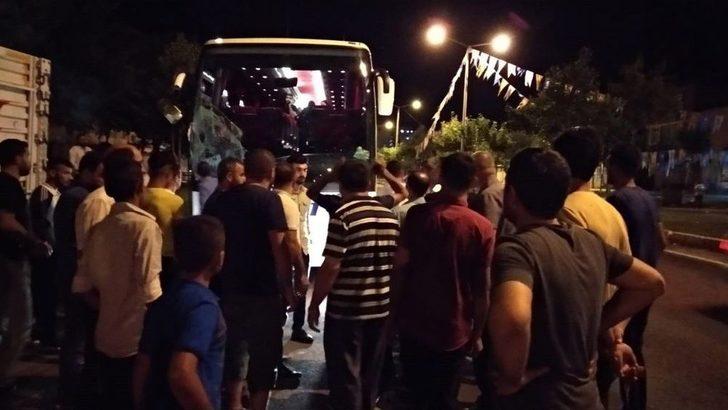 Siverek’te Yolcu Otobüs İle Minibüs Çarpıştı: 3 Yaralı