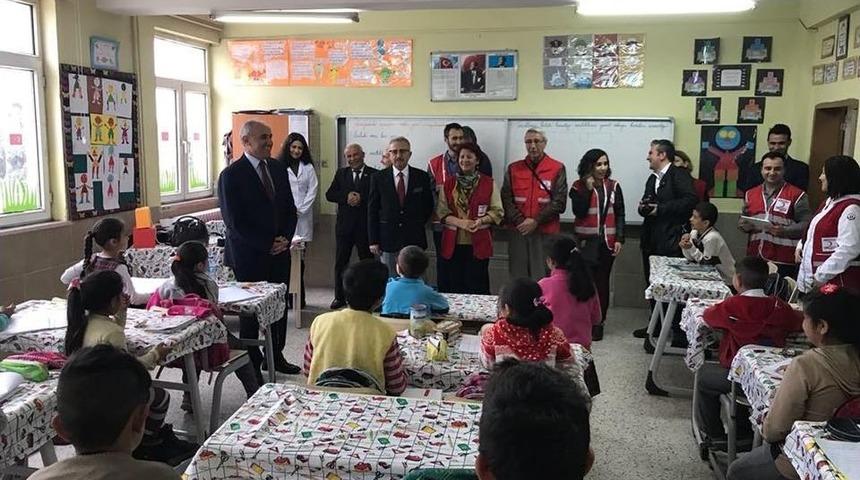 Kızılay Çorlu Şubesinden "minik Adımlara Minik Destek" Kampanyası