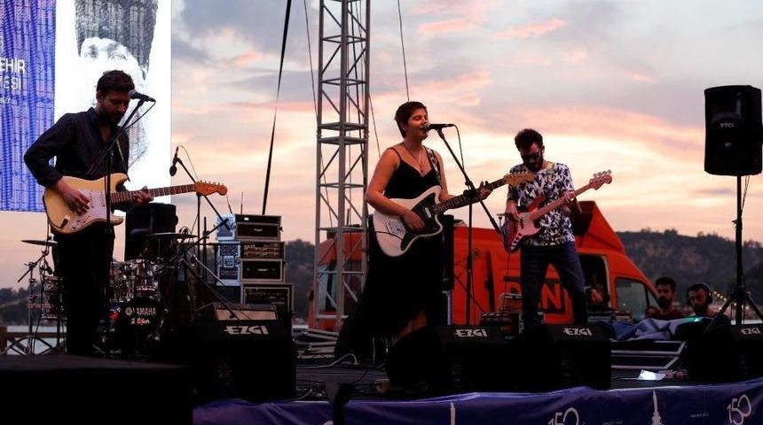 İzmir&rsquo;de G&uuml;nbatımı Keyfi