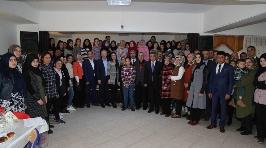 Başarılı &Ouml;ğrenciler Yurt Dışına G&ouml;nderilecek