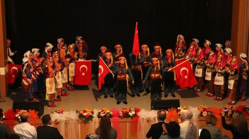 Belediyenin &Ccedil;ocuk Korosu Ve Halk Oyunları Ekibi Doldurdu