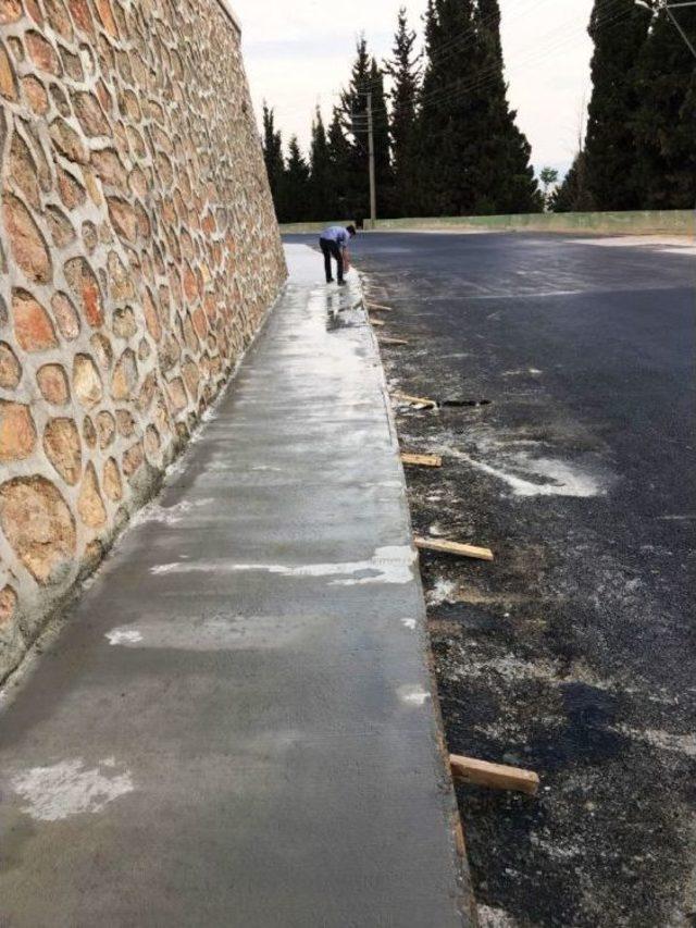 İzmit Belediyesi’nden Yol Ve Kaldırım Çalışması