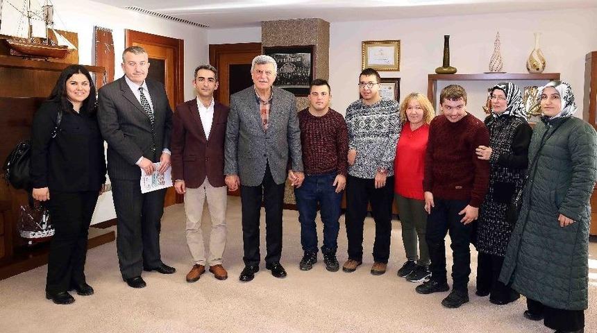 Başkan Karaosmanoğlu, Engelli &Ouml;ğrencileri Kabul Etti