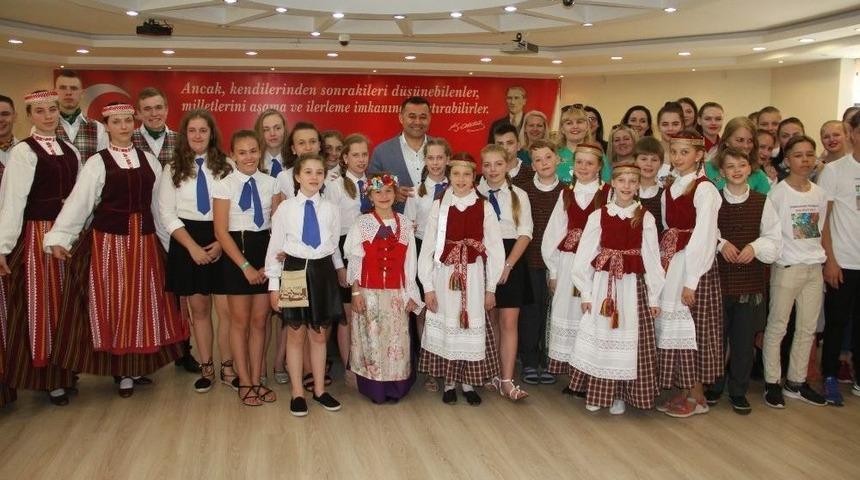 Y&uuml;cel, Kardeş Şehir &Ccedil;ocuklarıyla Buluştu