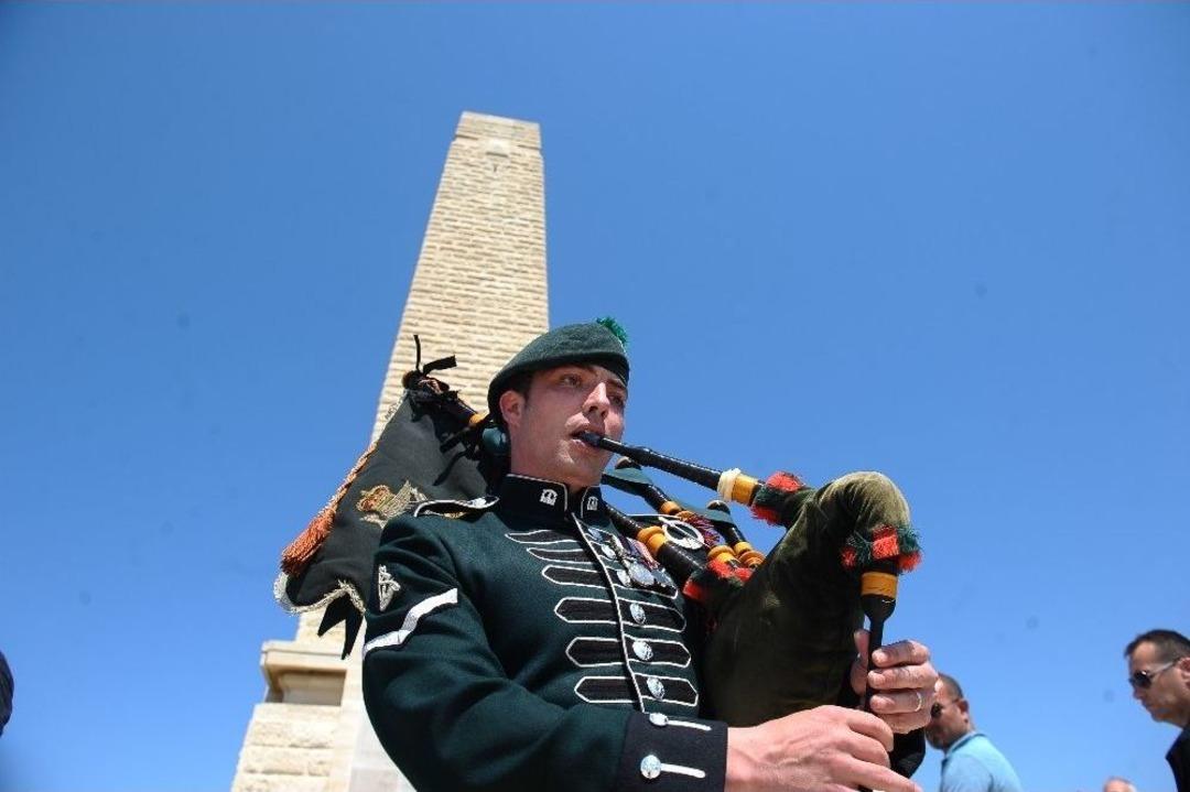 &Ccedil;anakkale Kara Savaşları&rsquo;nın 103&rsquo;&uuml;nc&uuml; Yıl D&ouml;n&uuml;m&uuml; T&ouml;renle Anıldı