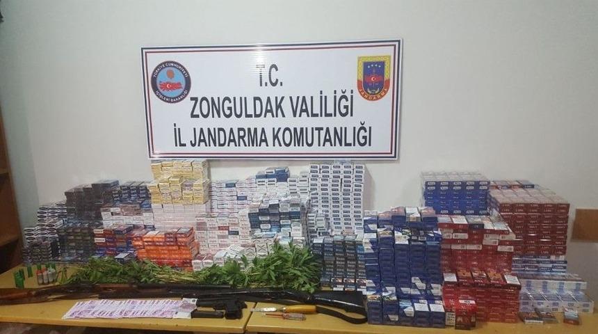 Hırsızın Evinden &Ccedil;ıkanlar Jandarmayı Bile Şaşırttı