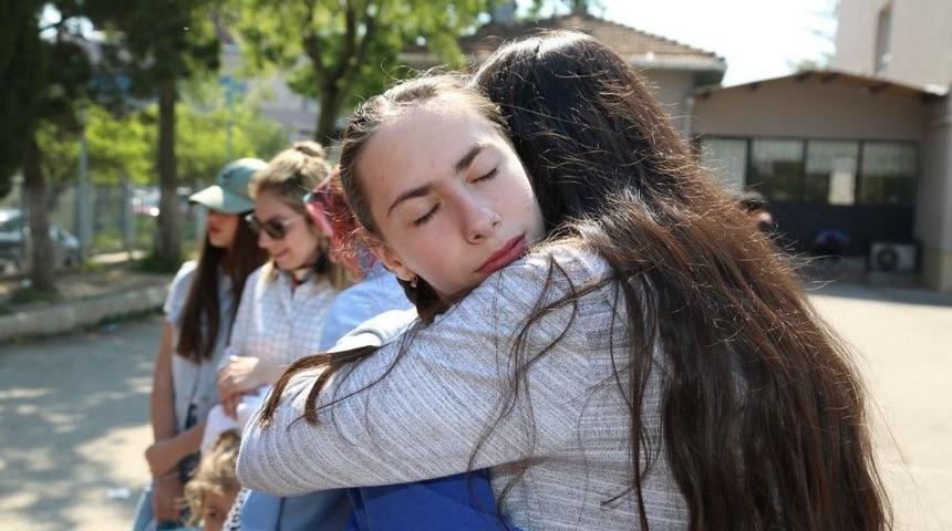 D&uuml;nya &Ccedil;ocukları G&ouml;zyaşlarıyla Uğurlandı