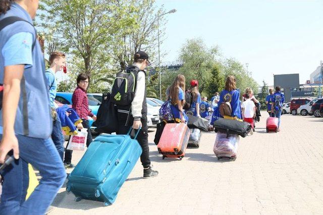 Dünya Çocukları Gözyaşlarıyla Uğurlandı