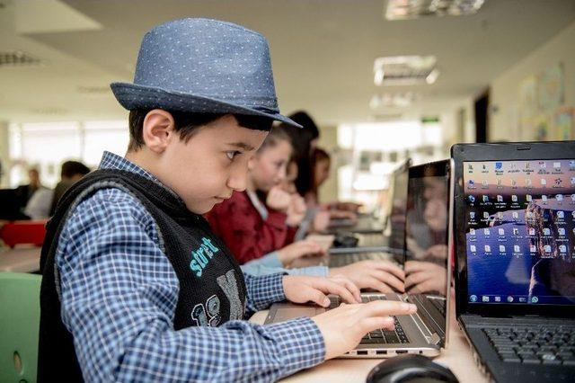 &Ccedil;ocuk Meclisinde Robotik, Kodlama Ve &Uuml;&ccedil; Boyutlu Tasarım Eğitimi 2