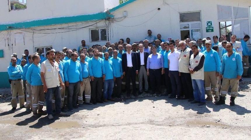 Demirkol Temizlik İş&ccedil;ileriyle Bayramlaştı