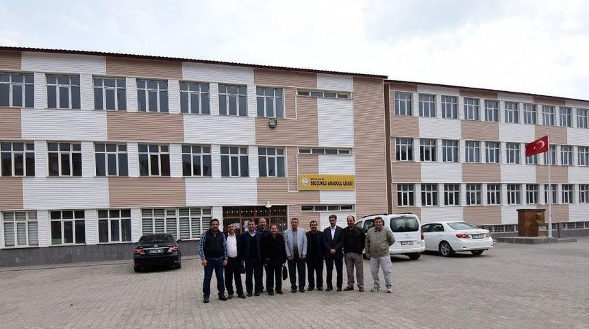 30 Yıl Sonra Aynı Sınıfta &Ouml;ğrencileriyle Buluştu