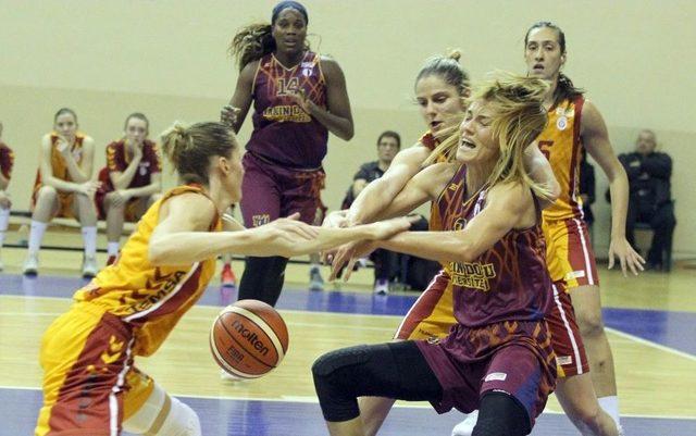 Yakın Doğu Üniversitesi’nin Play-off Mücadelesi Başlıyor