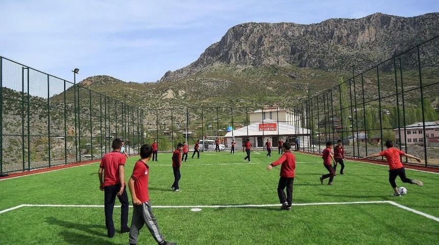 B&uuml;y&uuml;kşehir&rsquo;den 55 Adet Yeni Halı Saha