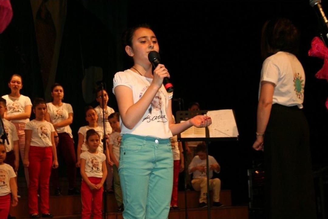 23 Nisan &Ccedil;ocukları Yetişkinleri Aratmadı