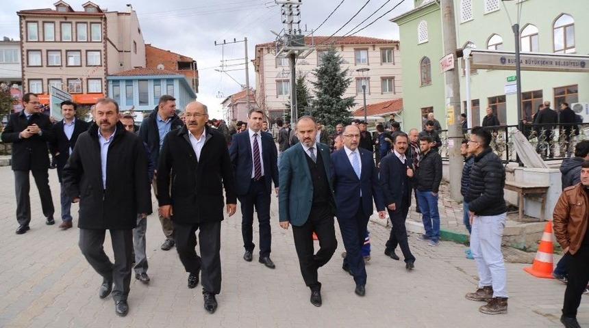 Harmancık Ve Keles&rsquo;te &Ouml;ncelik Alt Yapı Ve Yol