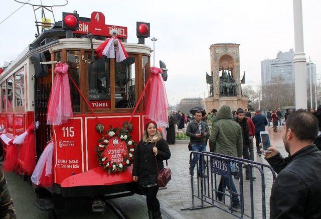 Beyoğlu’nun Simgesi Nostaljik Tramvay Seferlere Başladı