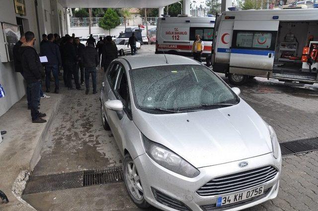 Tarsus’ta Adliye Önünde Silahlı Saldırı; Baba Öldü, 3 Çocuğu Yaralandı