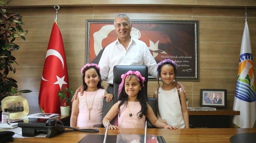 Mezitli&rsquo;de 23 Nisan Kutlamaları Renkli G&ouml;r&uuml;nt&uuml;lere Sahne Oldu