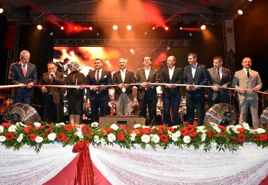 Alanya Devlet Bah&ccedil;eli Yaşam Alanı İrem Derici Konseriyle A&ccedil;ıldı