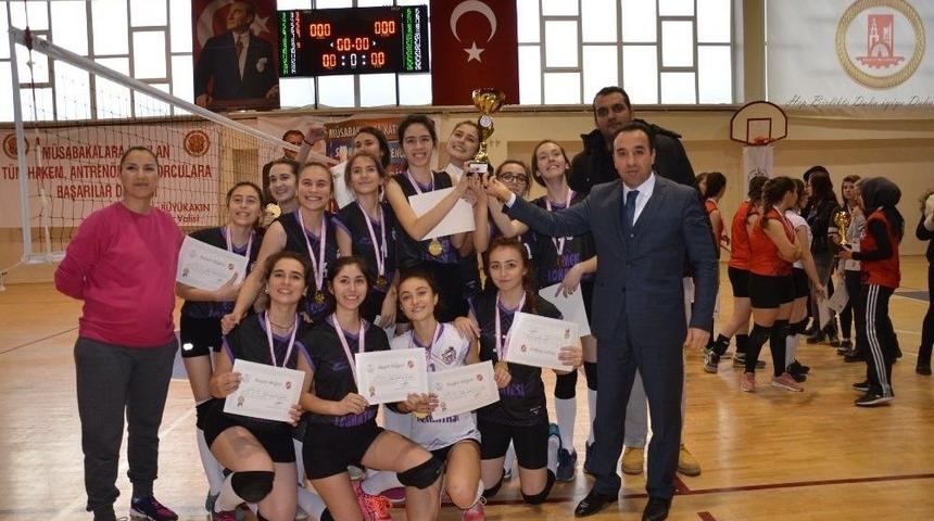 Okul Sporları Voleybol Gen&ccedil; Kızlar A Grubu M&uuml;sabakaları Sona Erdi