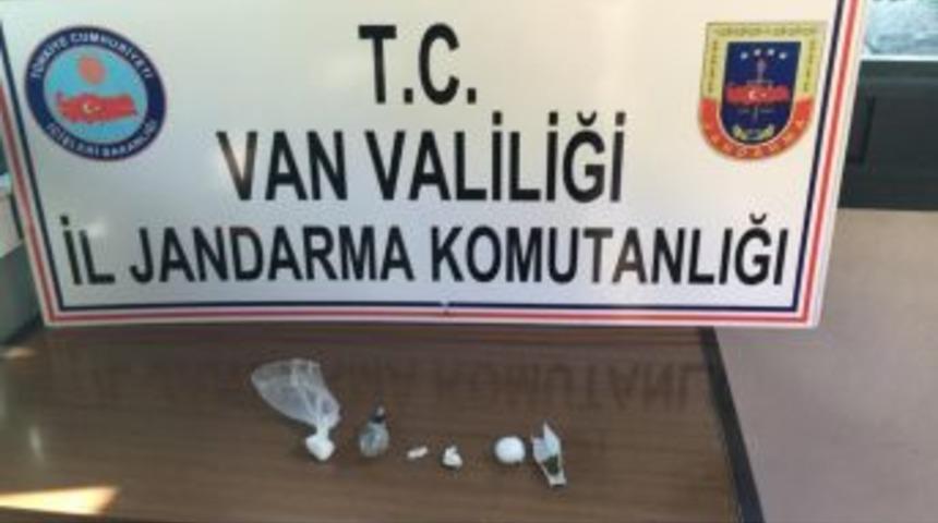 Tır Şof&ouml;r&uuml;n&uuml;n &Uuml;zerinde 21 Gram Uyuşturucu &Ccedil;ıktı