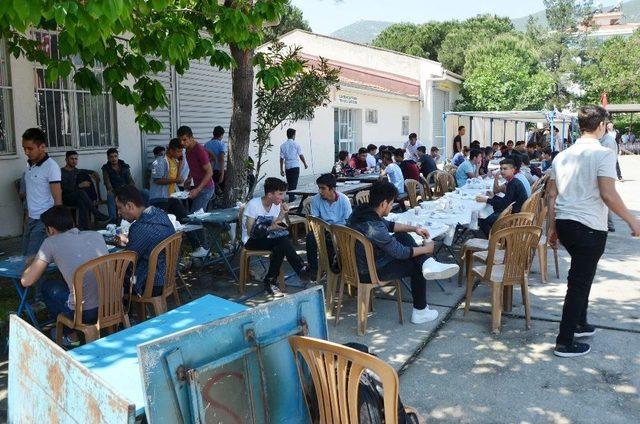 Milas&rsquo;ta &Ouml;ğrenciler Geleneksel Keşkek G&uuml;n&uuml;nde Buluştu 1