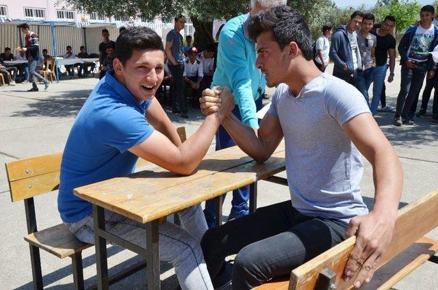 Milas&rsquo;ta &Ouml;ğrenciler Geleneksel Keşkek G&uuml;n&uuml;nde Buluştu 2