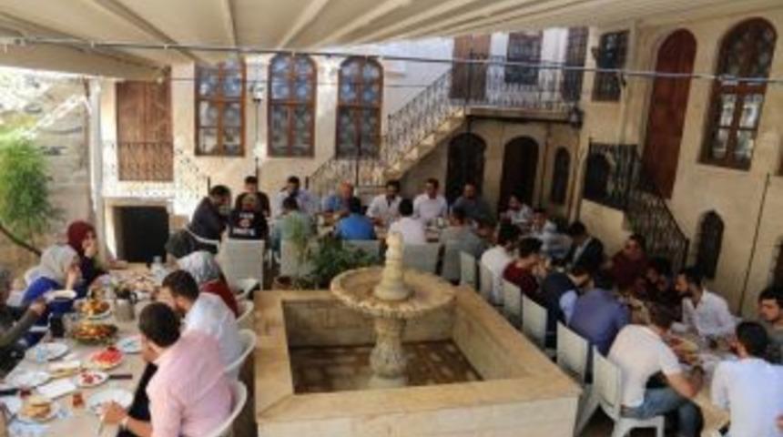 Başkan Kara, Kent Konseyi Gen&ccedil;lik Meclisi &Uuml;yeleri İle Bir Araya Geldi