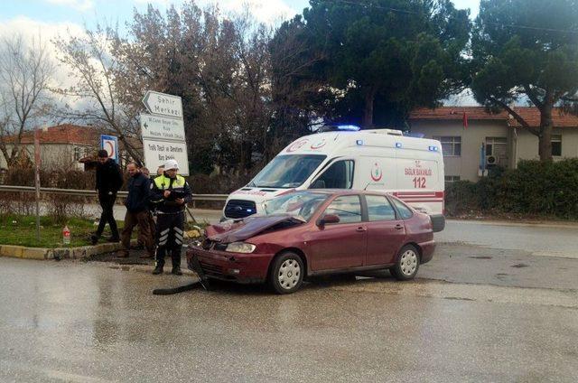 Manisa’da Kaza Yapan Araç Olay Yerinden Kaçtı