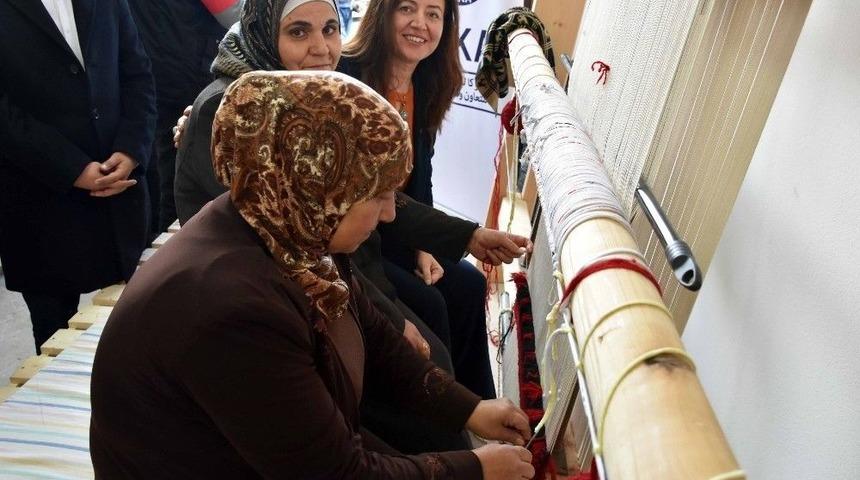 Tika&rsquo;dan L&uuml;bnan&rsquo;a Halı Dokuma At&ouml;lyesi