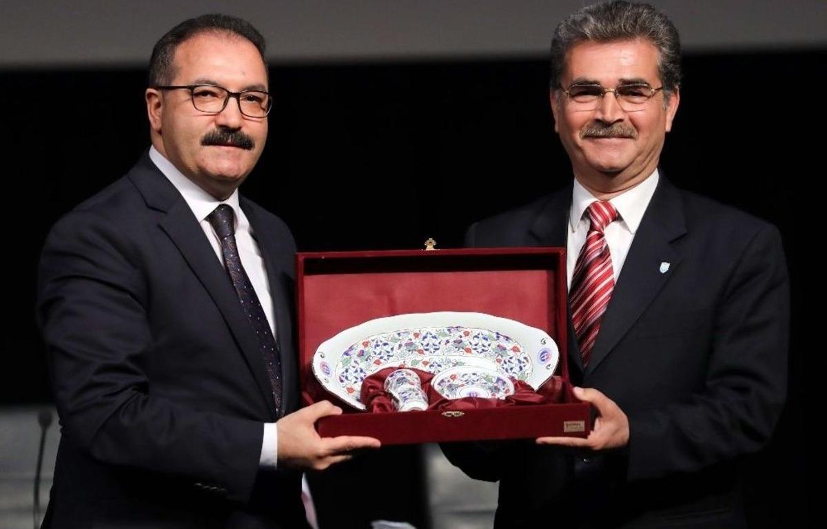 Gaziantep&rsquo;te Suriye Ve Suriye T&uuml;rkmenlerinin Geleceği Paneli