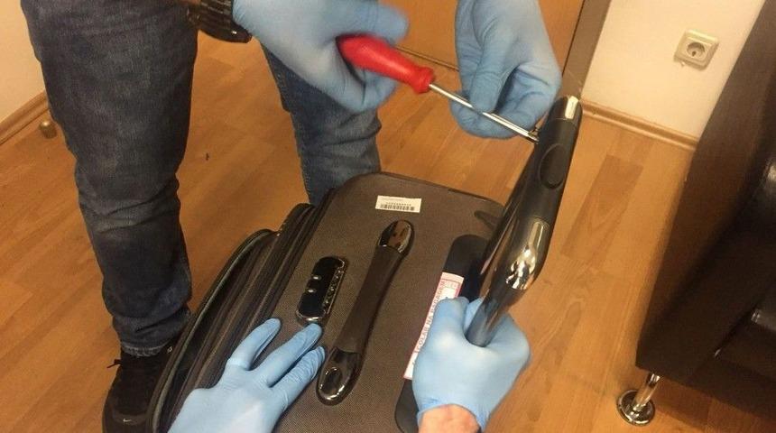 Atat&uuml;rk Havalimanı&rsquo;nda, Valizin Demirlerine Zulalanmış Kokain Ele Ge&ccedil;irildi