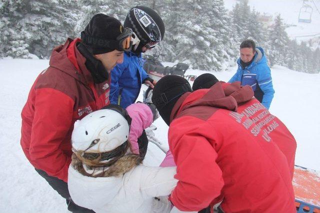 Kayak Yaparken Dengesini Kaybedip Yaralandı