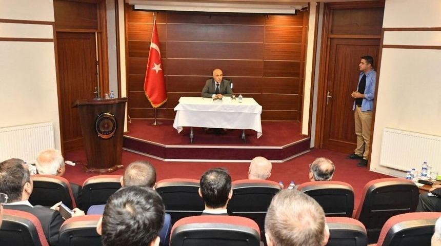 Vali Karahan&rsquo;dan Yatırımlar Tamamlanmasın Talimatı