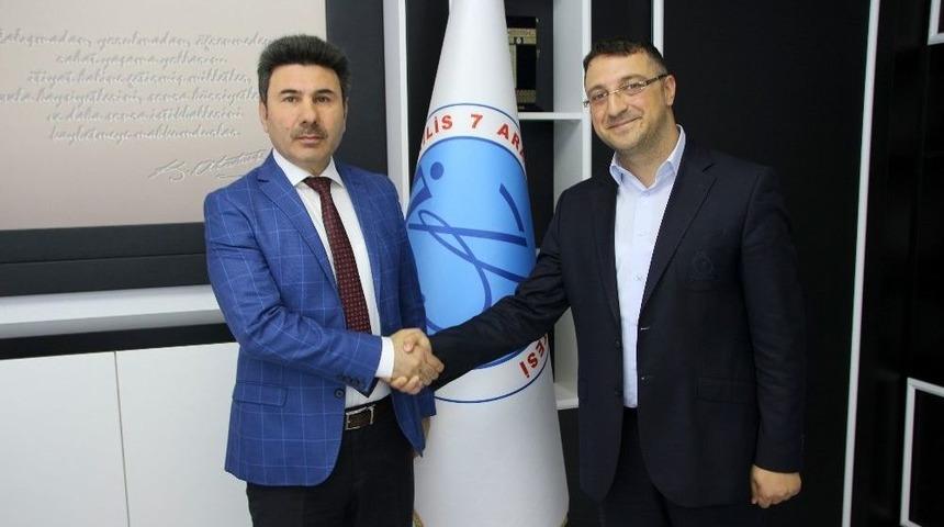 Akademisyen Kemal Tahir &Ccedil;alışmasıyla K&uuml;lt&uuml;r Sanat &Ouml;d&uuml;l&uuml; Aldı