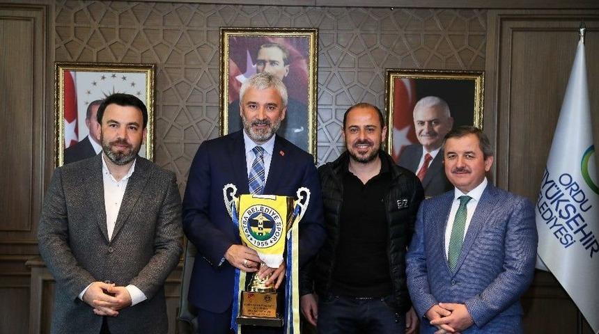 Başkan Yılmaz, Şampiyonu Kabul Etti