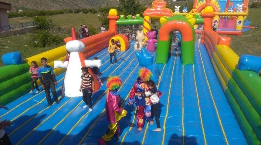 &Ccedil;ocuklar İ&ccedil;in Devasa Oyun Parkuru Kuruldu