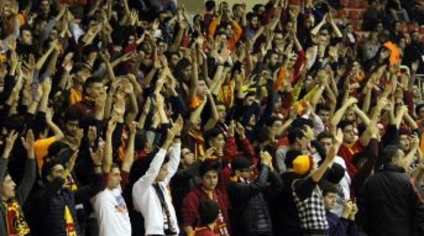 Galatasaray Trib&uuml;nlerinde &lsquo;can Topsakal İstifa&rsquo; Sesleri