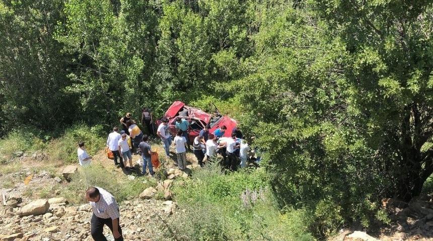 &Ccedil;orum&rsquo;da İki Ayrı Trafik Kazası: 1 &Ouml;l&uuml;, 10 Yaralı